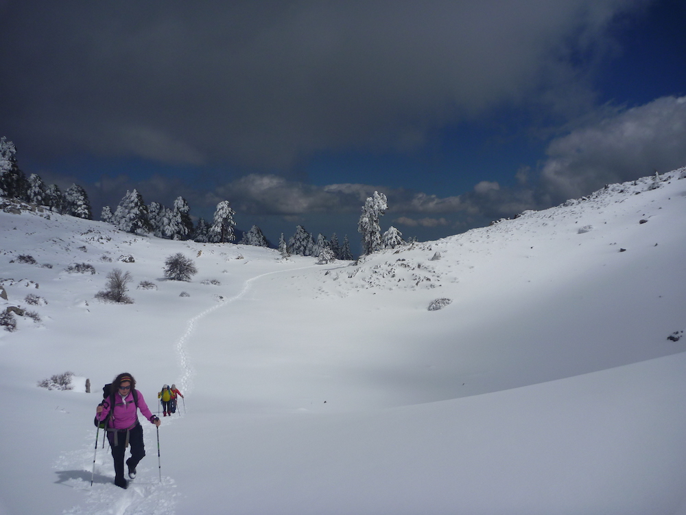 Camino invernal al Jebel Lakraa, en el Rif. © Felipe Gómez