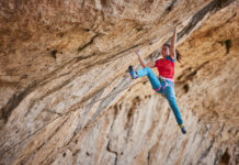 Ana Belén Argudo escalando. Foto: Javi Pec. Ciclo menstrual y entrenamiento. Sputnik Climbing.