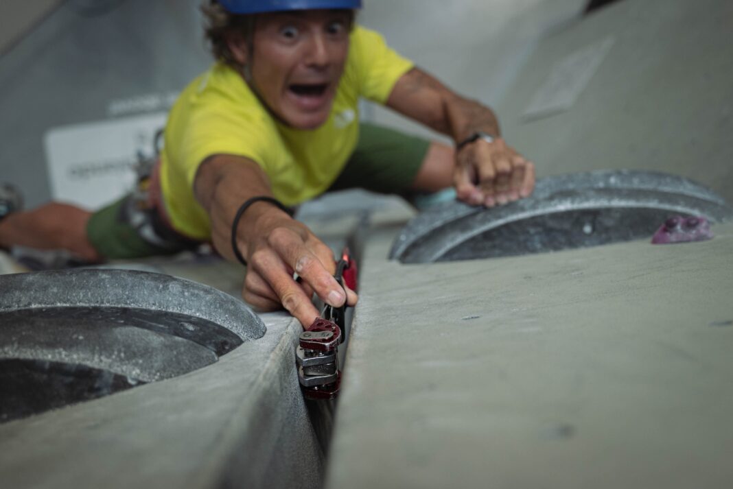 Escalada tradicional deportiva El Cohete-2 baja
