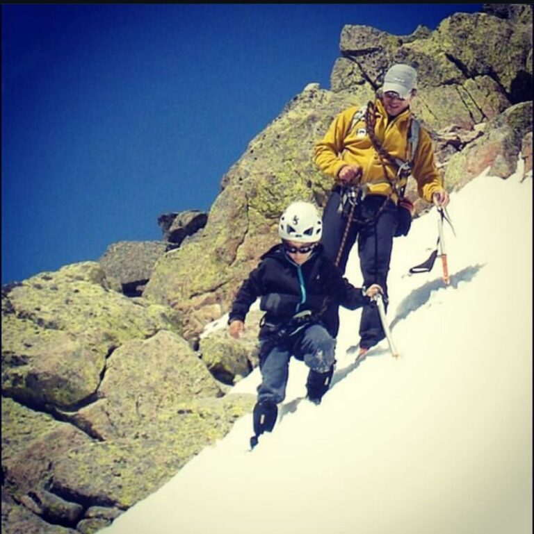 Oscar llevando en cuerda corta a Victor en Gredos