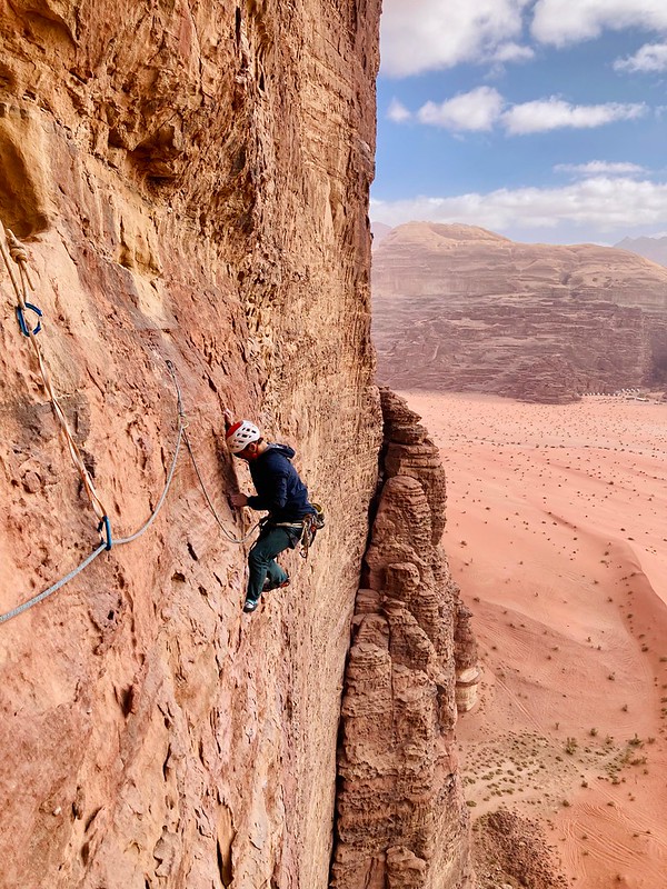Victor Morales La guerra santa, Wadi Rum Sputnik