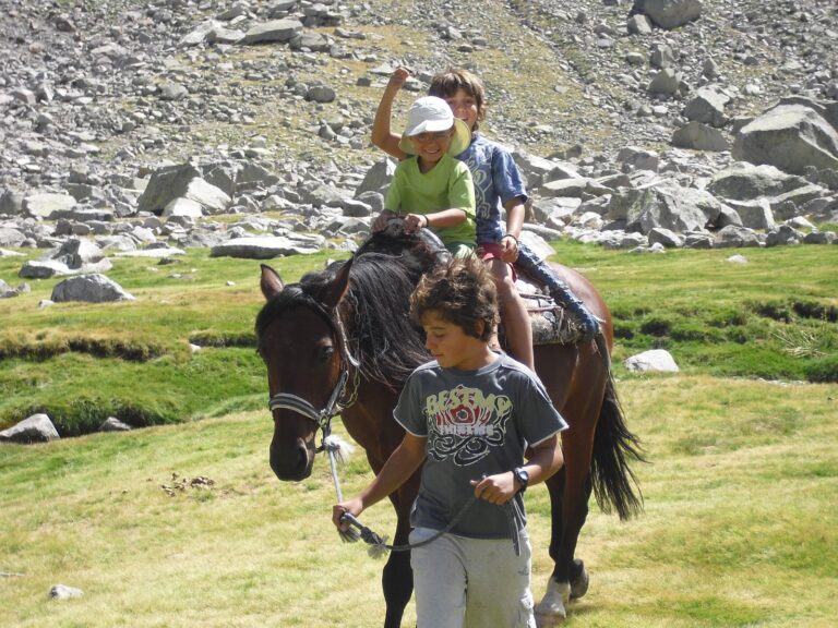 Victor haciendo porteos al refugio