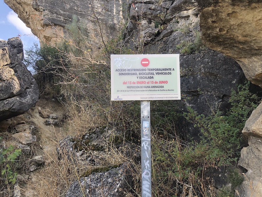 Cartel prohibicion patones Escalada y conservación Sputnik Climbing