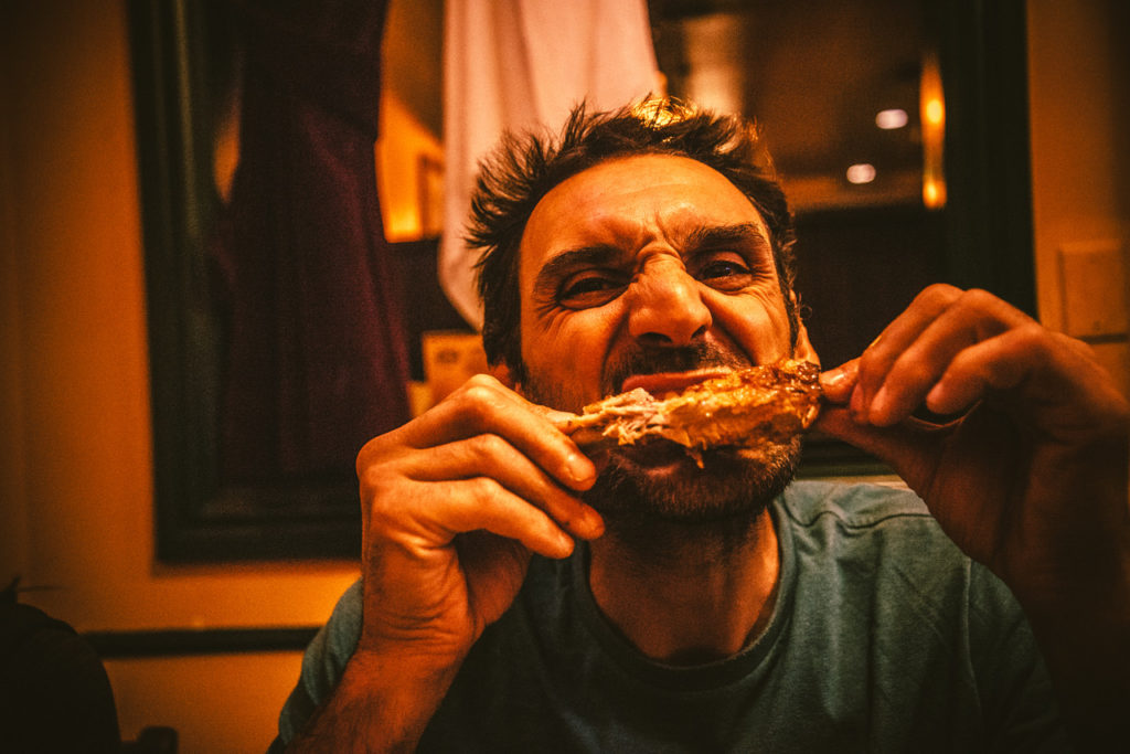 La búsqueda no se apaga y el cuerpo sigue buscando sus endorfinas… Cuidado con las adicciones o con comer compulsivamente. ©Juanma León