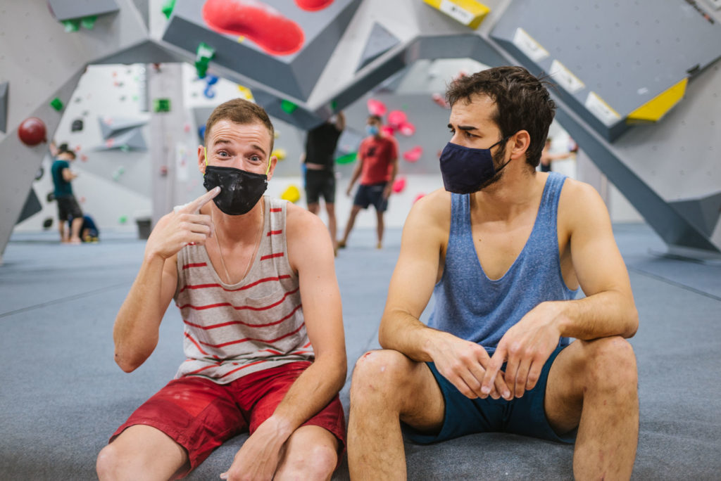 Nuevos materiales y diseños para adaptar la mascarilla a la actividad deportiva.